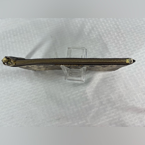 2074: Michael Michael Kors Snakeskin Print Zip Wristlet Clutch - Picture 3 of 7